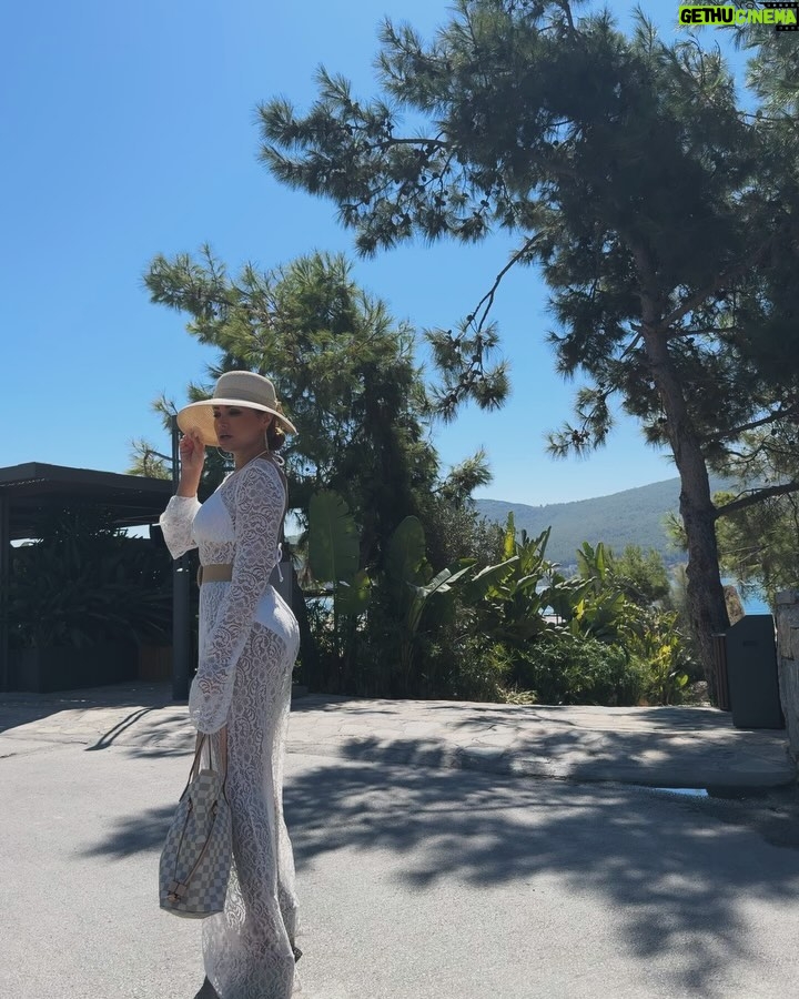 Nigar Jamal - 9.5K Likes - The tans will fade but the memories will last forever♥️😘
Cover ups by @alove.az #LujoBodrum