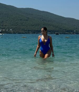 Nigar Jamal Instagram - Summer vibes… ♥️♥️♥️ 

Swimsuit by @alove.az