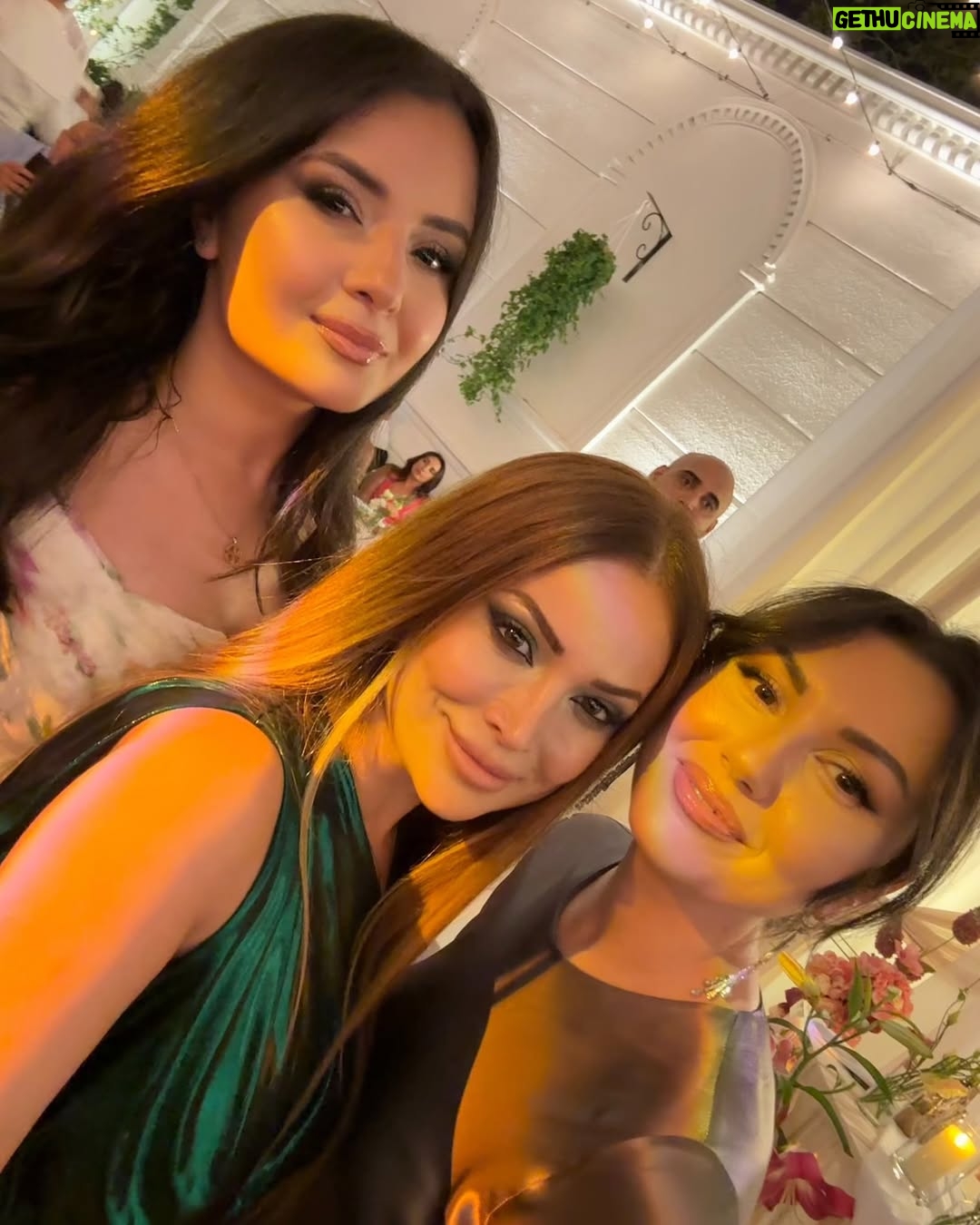 Nigar Jamal - 8.6K Likes - Çox xoş oldu @ayseladi @safura sizi görmeye ♥️
@zahrabadalbayli Wishing you a long and happy marriage.🥰♥️
Makeup by @ayshenagakishiyeva
@kamila.beauty.center
