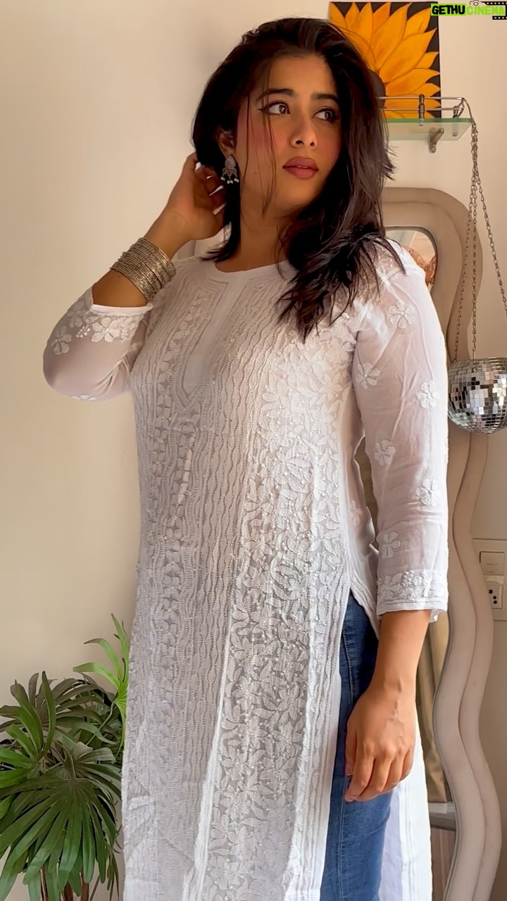 Nikita Sharma - 98.4K Likes - Watch how beautifully I burn my tongue on extremely hot tea.. wait for it.. 🙈😓
#grwm #feelitreelit #explore #feature #trending #indian #ethnic