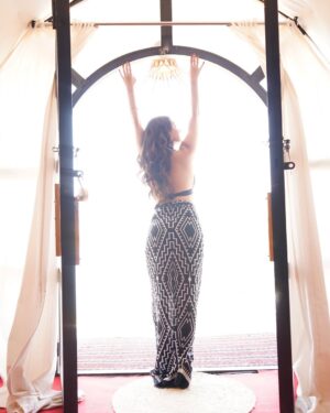 Nikkesha Rangwala Instagram - Leave nothing but footprints, take nothing but memories. 

Glamping  is my therapy @theblue_bella 

@iamjinisaab @clickkaari @sugrimsurindra @mohaniebudhram @chandansinghhairartist 

#glamping #lonavala #friendslikefamily❤️