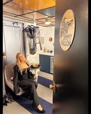 Nikki Glaser Instagram - ✨ First Tonight Show Jan 2009 ———-> Latest Tonight Show Mar 2025 ✨

Hair: @iamterynhair 
Makeup: @haleyjoypage 
Styling: @daniandemmastyle