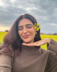 Actress Nimrit Kaur Ahluwalia HD Photos and Wallpapers March 2025