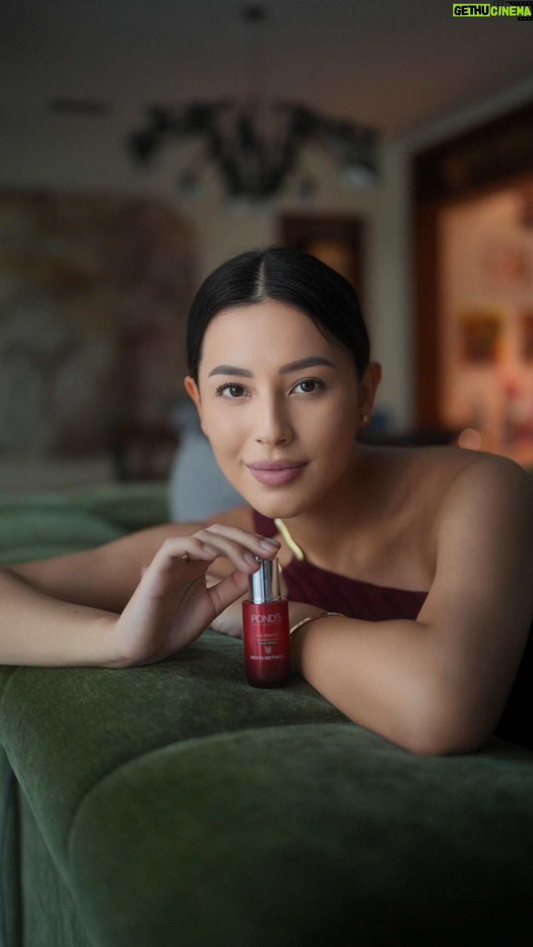 Nina Kozok - 1.1K Likes - Emails, doom scrolling, binge watching, or baby duty — no matter how my night goes, my skin stays glowing, all thanks to #HexylRetinol from @pondsindonesia ❤️