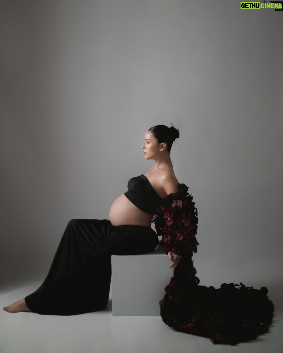 Nina Kozok - 1.4K Likes - Carrying love in its purest form. Grateful for this body, this season, and the love that built this life.