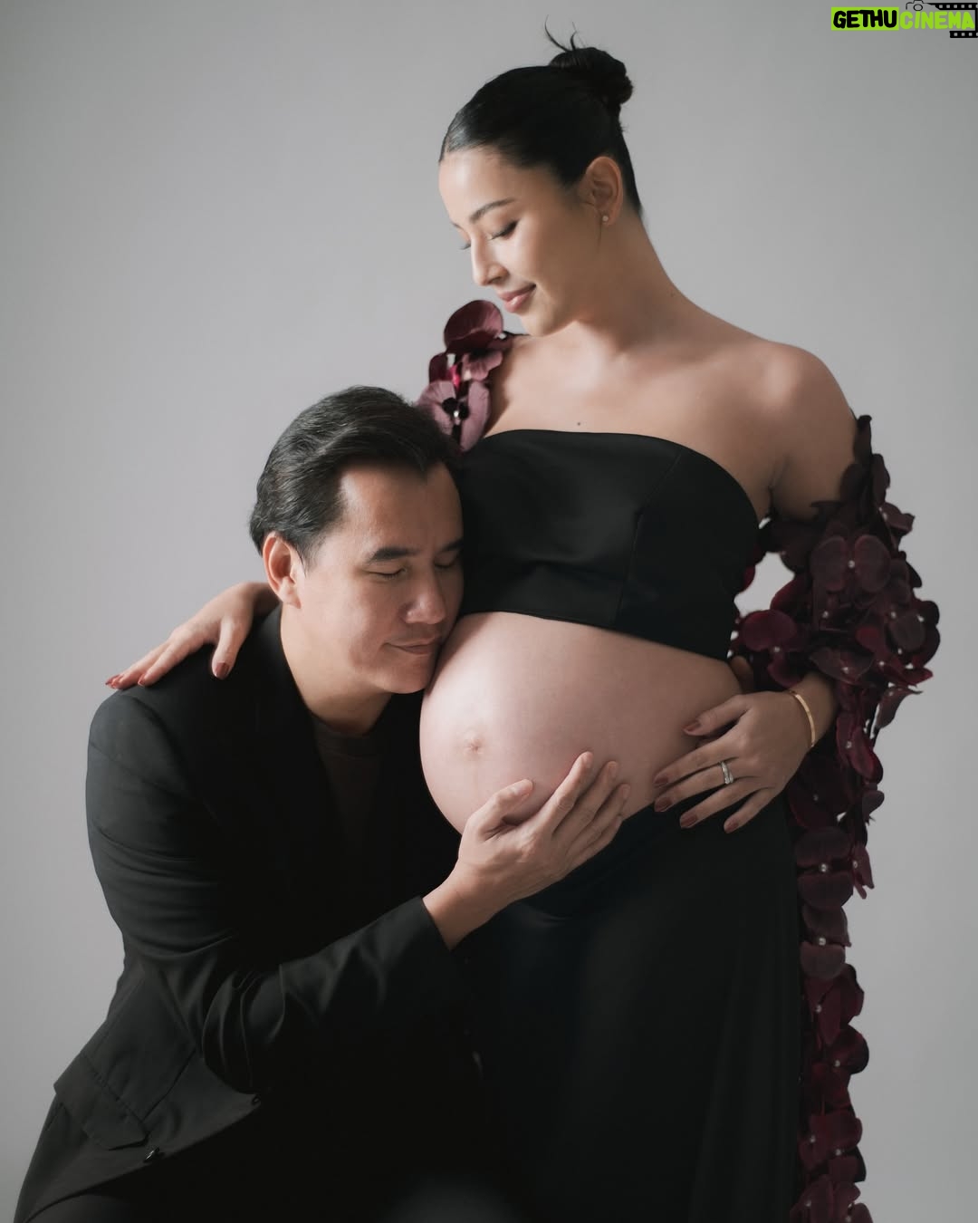 Nina Kozok - 1.4K Likes - Carrying love in its purest form. Grateful for this body, this season, and the love that built this life.