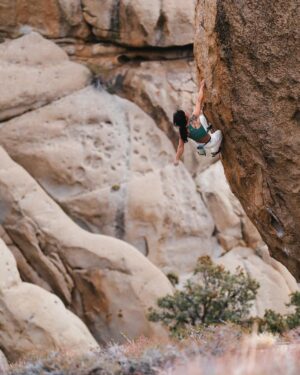 Nina Williams Instagram - First ascent energy from @sheneenagins on Every Vocal Animal (V9) in the Buttermilks—an instant classic on steep stone and bullet crimps.

“There are three distinct cruxes throughout the 30ft of climbing, with full commitment moves at the top. The flow is mint, the rock is quality, and the landing is flat. 😉 Go check it out!” -Nina
