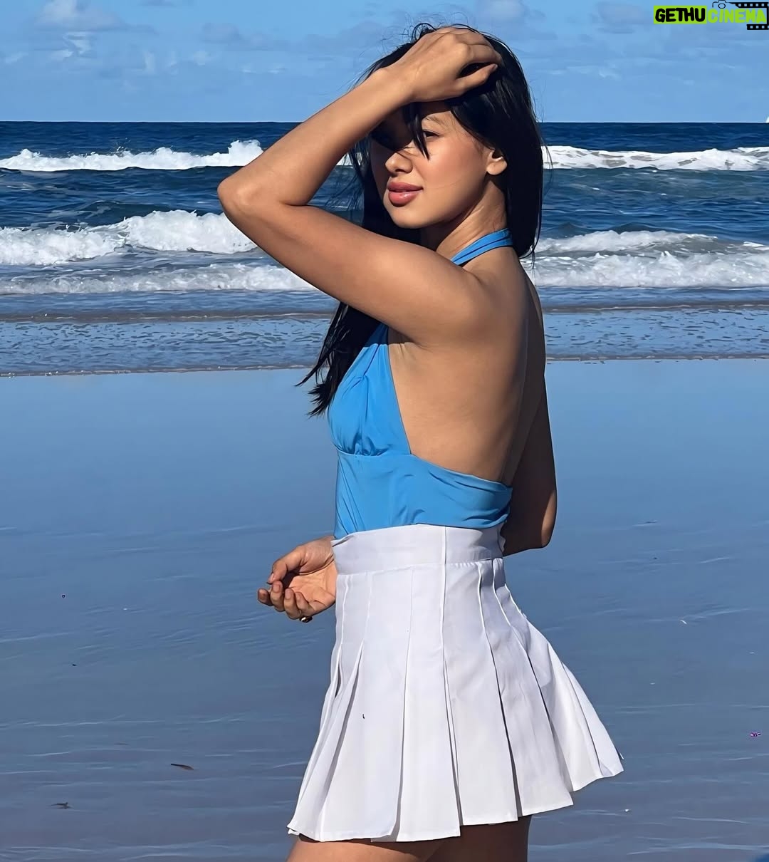 Nirisha Basnett - 5.7K Likes - 🇦🇺Gold Coast Magic ✨golden shores, blue waves, & sunny sunshine bliss 💛🤍💙
🏖️