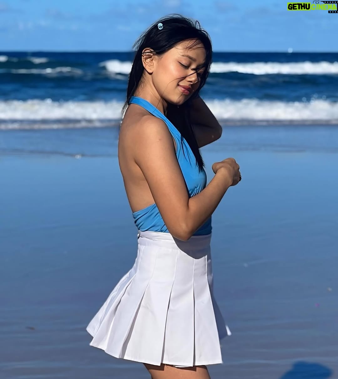 Nirisha Basnett - 5.7K Likes - 🇦🇺Gold Coast Magic ✨golden shores, blue waves, & sunny sunshine bliss 💛🤍💙
🏖️