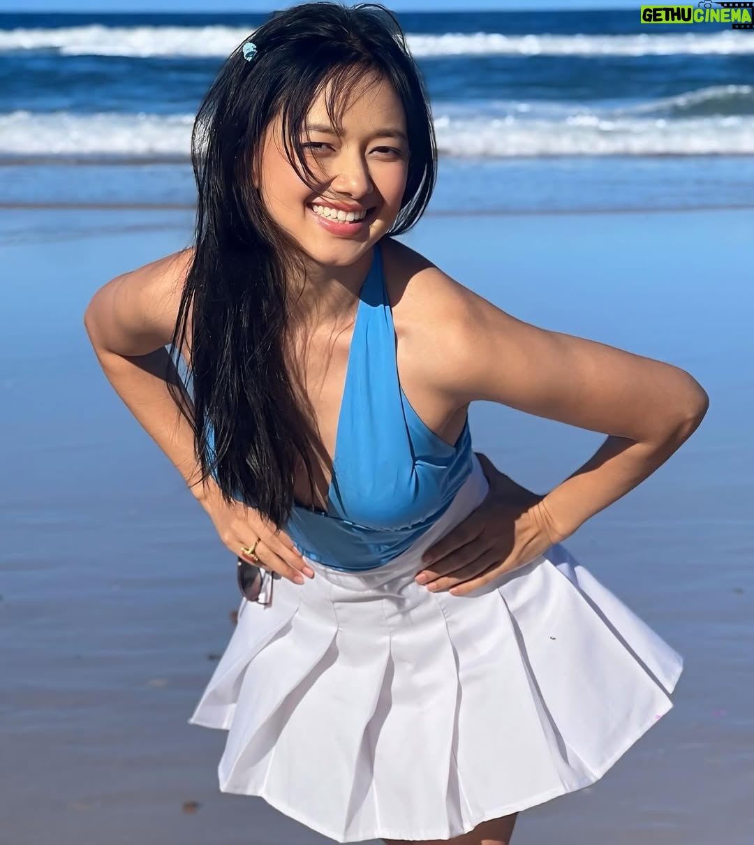 Nirisha Basnett - 5.7K Likes - 🇦🇺Gold Coast Magic ✨golden shores, blue waves, & sunny sunshine bliss 💛🤍💙
🏖️