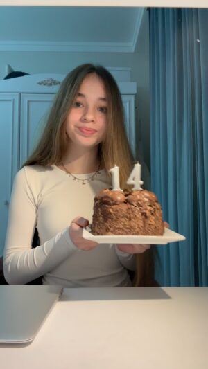 Nisa Sofiya Aksongur Instagram - Just turned 14🎂
#nisasofiya #birthday #fourteen