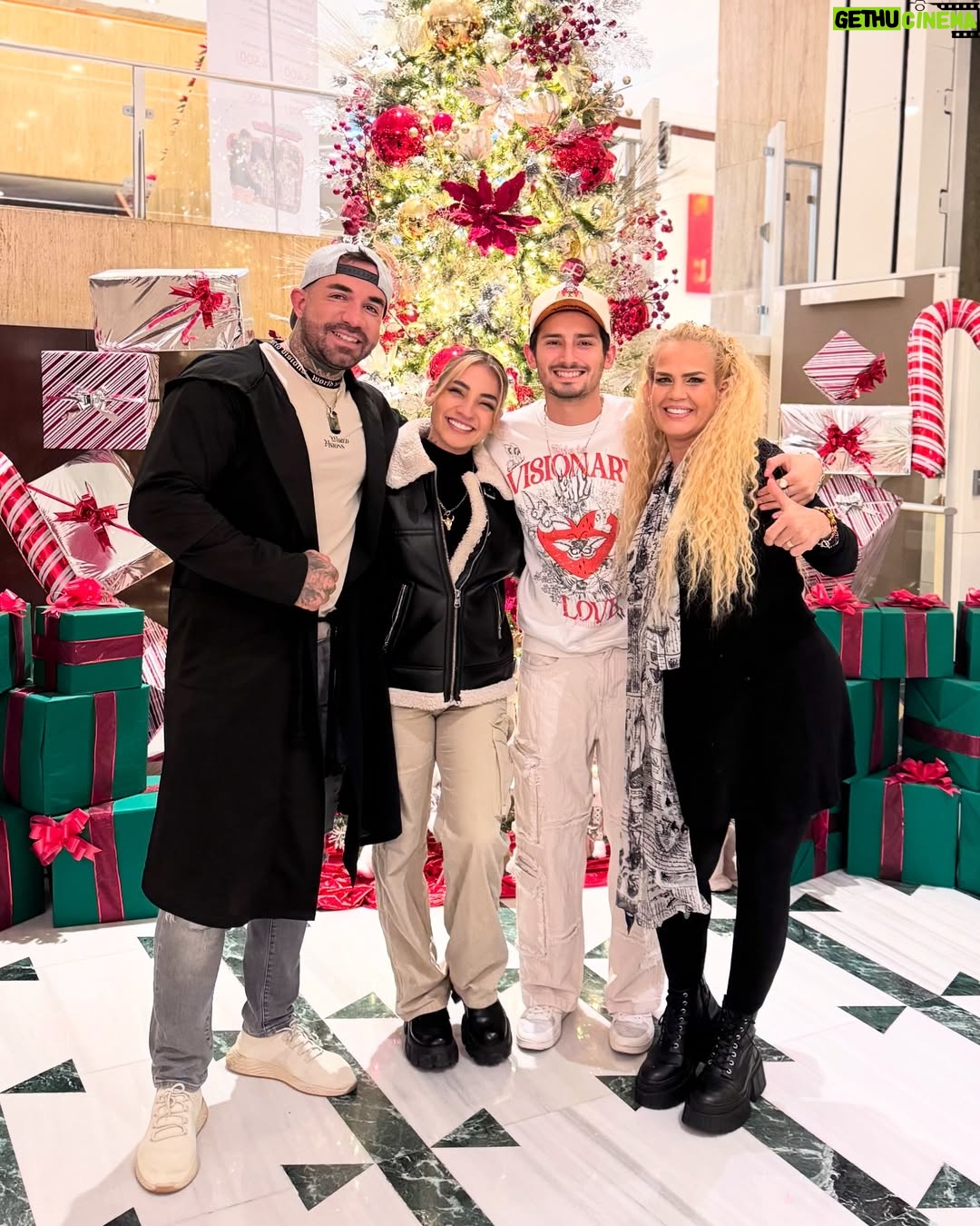 Niurka Marcos - 52.4K Likes - 🎄La Navidad en Familia es la Base de la Felicidad Hacia el Éxito ✨⭐️❤️🔥❣️ @niurka.oficial