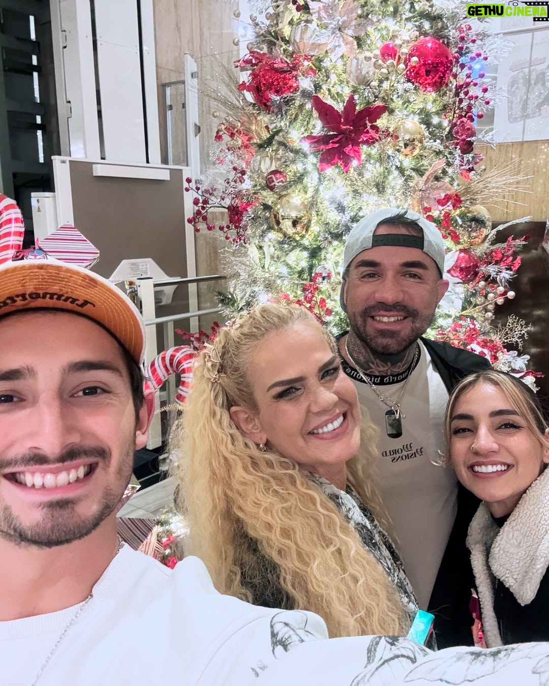 Niurka Marcos - 52.4K Likes - 🎄La Navidad en Familia es la Base de la Felicidad Hacia el Éxito ✨⭐️❤️🔥❣️ @niurka.oficial