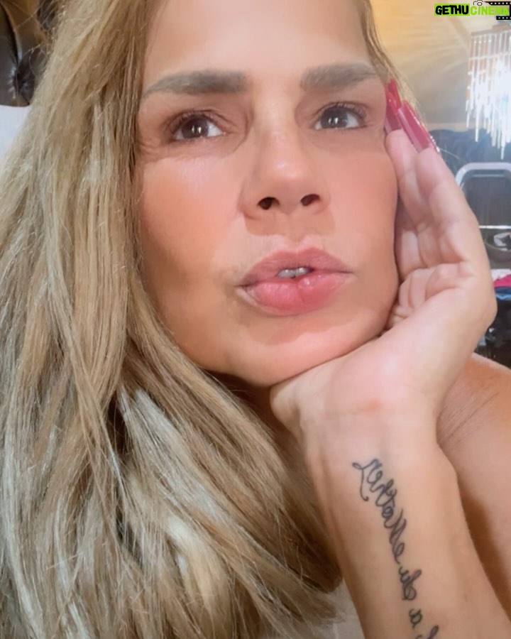 Niurka Marcos - 27.2K Likes - 🌹🌹🌹 feliz inicio de semana a toda mi gente linda🌹🌹🌹