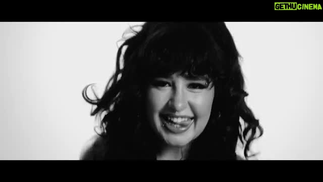 Niurka Marcos - 20.5K Likes - La Familia .. son los cimientos más poderosos . Felicidades Romi excelente mensaje . Te amo hija
