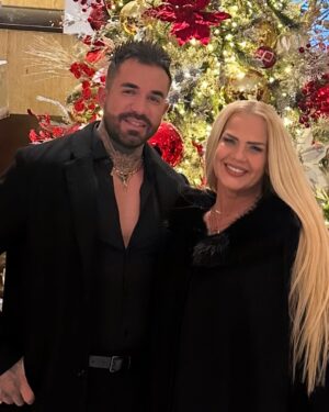 Niurka Marcos Instagram - ✨Feliz Navidad 🎄 ⭐️ Amor, Paz, Prosperidad y mucha mucha Salud 🫶🏻 y Gracias a Todos por sus Buenos deseos y mensajes de Amor ❣️💯 @niurka.oficial