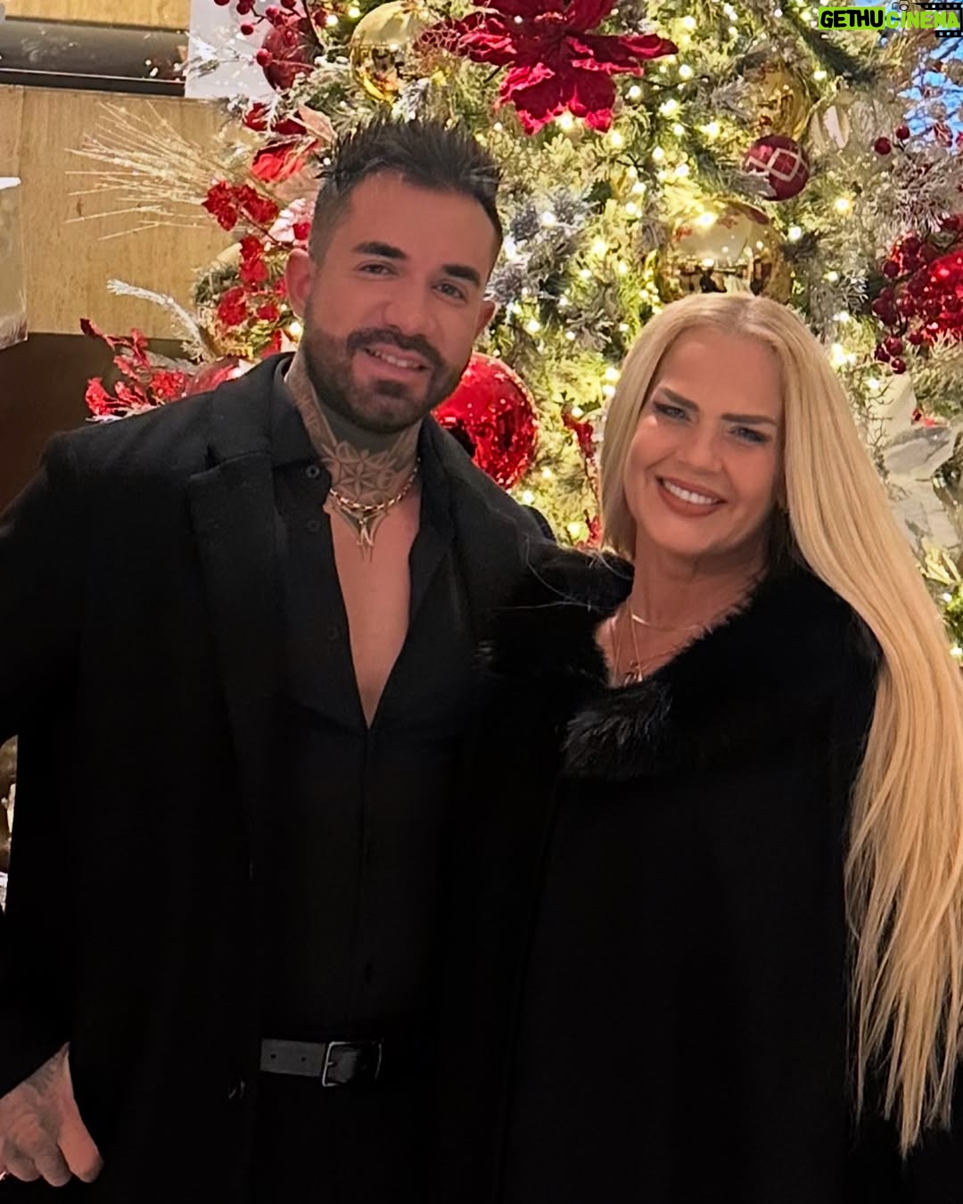 Niurka Marcos - 32.5K Likes - ✨Feliz Navidad 🎄 ⭐️ Amor, Paz, Prosperidad y mucha mucha Salud 🫶🏻 y Gracias a Todos por sus Buenos deseos y mensajes de Amor ❣️💯 @niurka.oficial