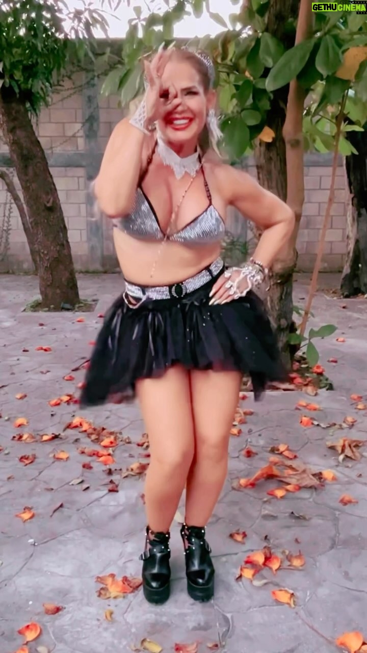 Niurka Marcos - 31.1K Likes - #PITBULLchallenge
Si tu quieres 4 babys, yo traigo 4 papis
A ver cómo te queda el anonaki…
No te pongas novedoso, ¡qué oso!
Que al que ladra le sale costoso
Sale costoso, sale costoso
#NiurkaMarcos #Pitbull @starpromx