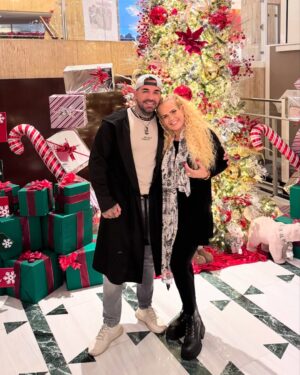 Niurka Marcos Instagram - 🎄La Navidad en Familia es la Base de la Felicidad Hacia el Éxito ✨⭐️❤️‍🔥❣️ @niurka.oficial