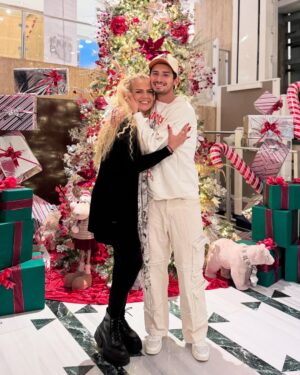 Niurka Marcos Instagram - 🎄La Navidad en Familia es la Base de la Felicidad Hacia el Éxito ✨⭐️❤️‍🔥❣️ @niurka.oficial
