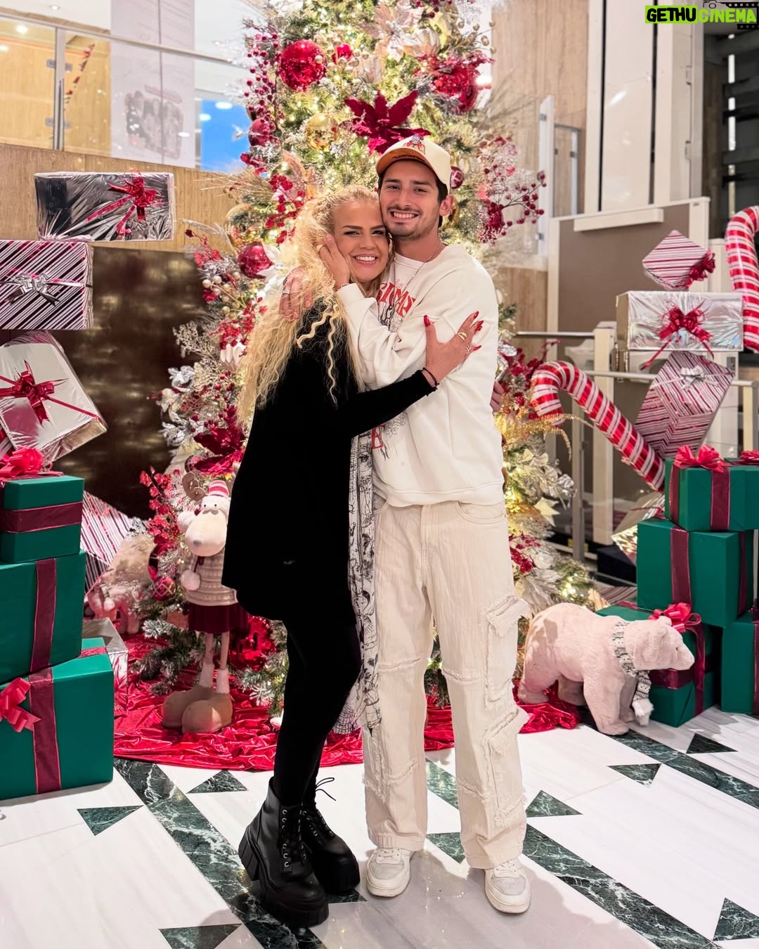 Niurka Marcos - 52.4K Likes - 🎄La Navidad en Familia es la Base de la Felicidad Hacia el Éxito ✨⭐️❤️🔥❣️ @niurka.oficial