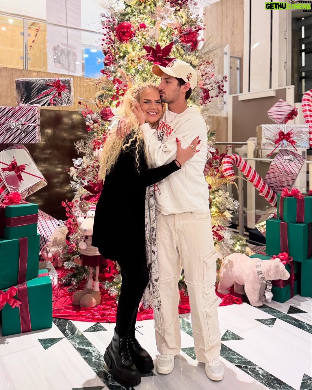 Niurka Marcos - 52.4K Likes - 🎄La Navidad en Familia es la Base de la Felicidad Hacia el Éxito ✨⭐️❤️🔥❣️ @niurka.oficial