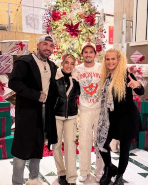 Niurka Marcos Instagram - 🎄La Navidad en Familia es la Base de la Felicidad Hacia el Éxito ✨⭐️❤️‍🔥❣️ @niurka.oficial