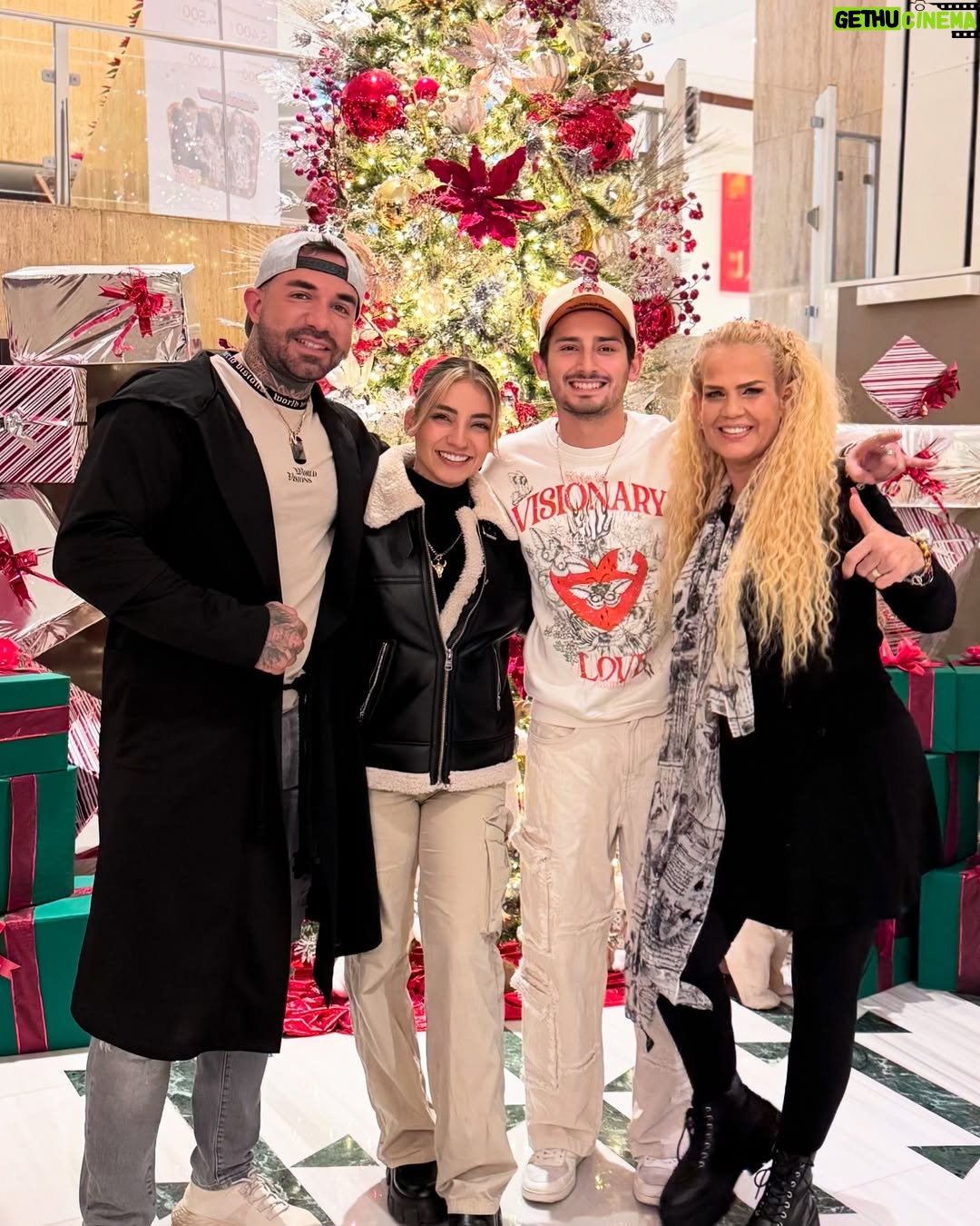 Niurka Marcos - 52.4K Likes - 🎄La Navidad en Familia es la Base de la Felicidad Hacia el Éxito ✨⭐️❤️🔥❣️ @niurka.oficial