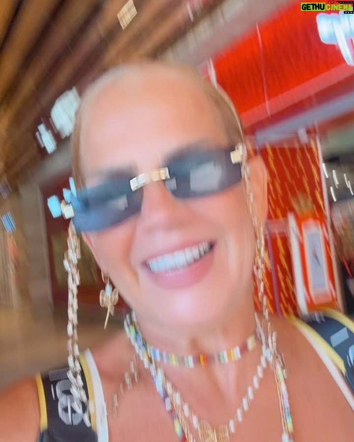 Niurka Marcos - 36.5K Likes - ♥️♥️♥️♥️♥️♥️♥️♥️ hoy conocí un gran ser humano, lleno de principios y de valores, aferrado a la familia y a sus sueños ……@thaligarcia