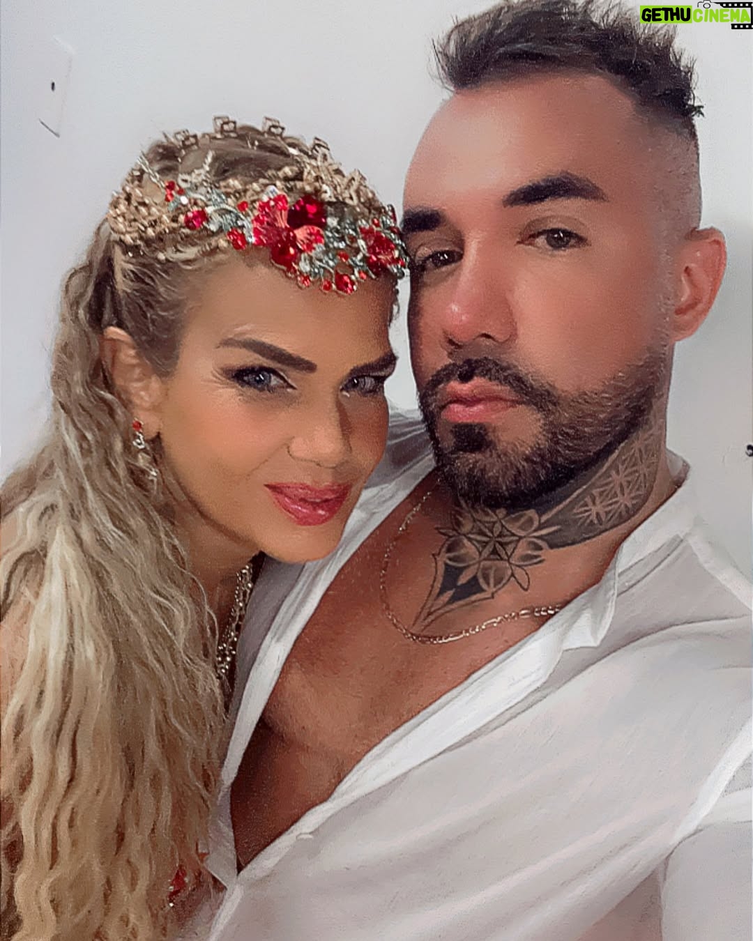Niurka Marcos - 17K Likes - Feliz inicio de Semana a Tod@s los Enamorados 💌 🤍❤️🔥🫶🏻 @niurka.oficial