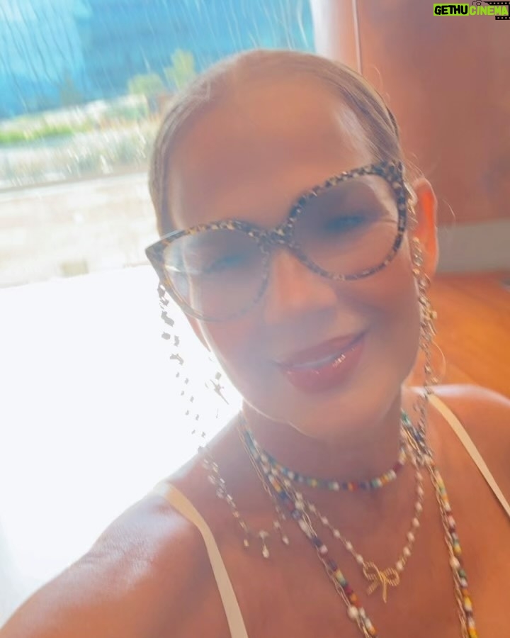 Niurka Marcos - 36.5K Likes - ♥️♥️♥️♥️♥️♥️♥️♥️ hoy conocí un gran ser humano, lleno de principios y de valores, aferrado a la familia y a sus sueños ……@thaligarcia