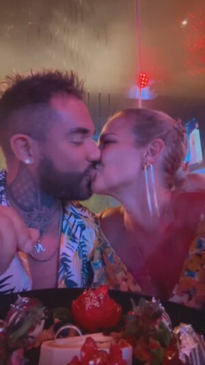 Niurka Marcos Instagram - 🎉Gracias 2024 ❤️‍🔥 por Tantos Besos LLenos de AMOR ❤️‍🔥 @niurka.oficial