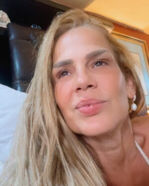 Niurka Marcos Instagram - 🌹🌹🌹 feliz inicio de semana a toda mi gente linda🌹🌹🌹