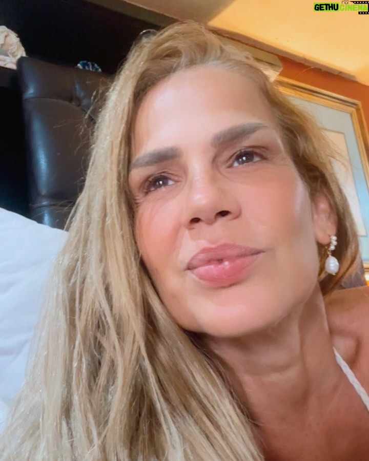 Niurka Marcos - 27.2K Likes - 🌹🌹🌹 feliz inicio de semana a toda mi gente linda🌹🌹🌹