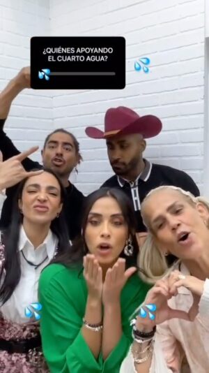 Niurka Marcos Instagram - 💙Quienes apoyando al Cuarto AGUAAA!!??💧✨votos masivos para Alejandra ⭐️ Te amo mi amor Niurka y Bruno 💙✨ @niurka.oficial #lacasadelosfamosostlmd #lcdlfallstars #teamniurka