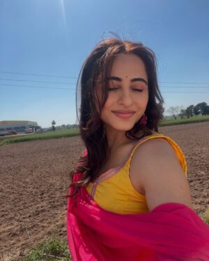 Niyati Fatnani Instagram - Ennu kehende aa VIBE when in Punjab🥁