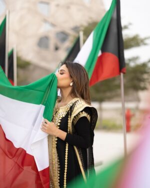 Noha Nabil Instagram - وياك عبرت الزمن 
الله اشكثر يا #كويت 
قلبي خفق يا كويت 
شلتك بيوفي #وطن 🇰🇼
كل عام و إنتي بقلبي
ياديرة هلي و ناسي ♥️
#نهى_نبيل 
#٢٥فبراير 
#الكويت 
#اليوم_الوطني_الكويتي
#العيد_الوطني_الكويتي