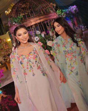 Noha Nabil Instagram - كل عام و إنتي بنتي و إختي و صديقتي و قطعة من روحي 
كل عام و إنتي ماخذة قلبي و ضي عيني 
الله يحفظج و يبلغني فيج و باخوانج 🌸
مجموعتنا الجديدة من #نهى_نبيل_بيوتي هديتي لدانة قلبي 
تلاقونها حصريا على موقعنا 
@nohanabilbeauty