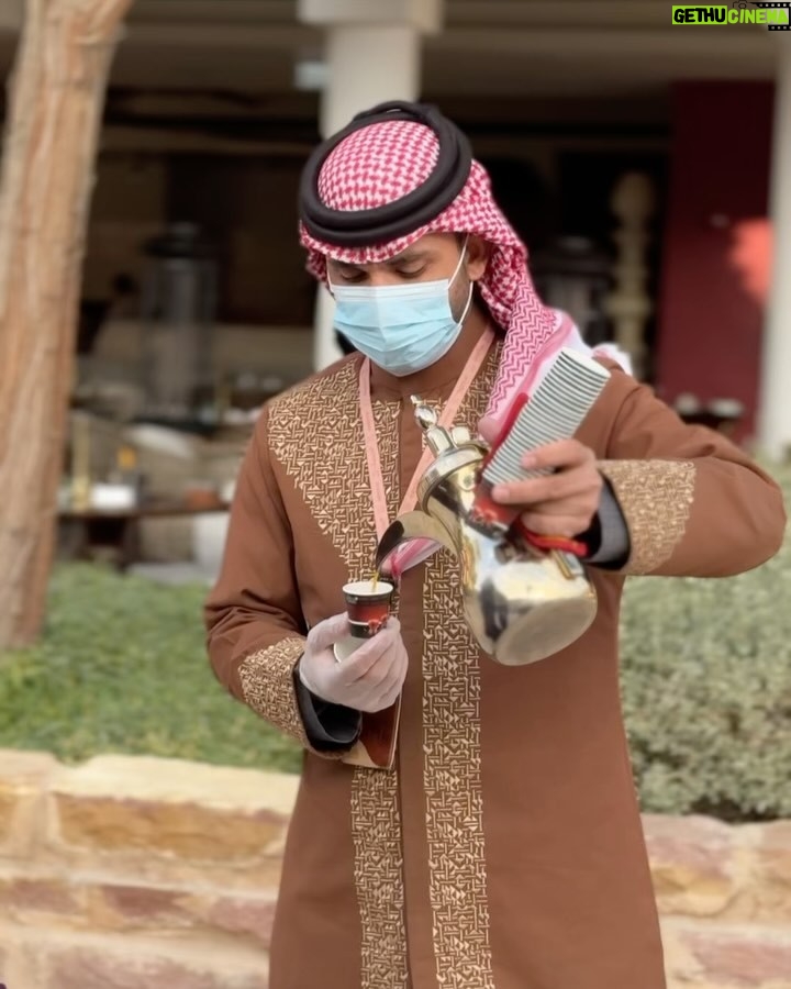 Noha Nabil - 73.7K Likes - عسى السحاب اللي تثقّل بالأمطار
تنثر على (وادي حنيفة) مطرها
تنثر عليه من المخاييل مدرار
تسقي طلول سهولها مع وعرها
دارٍ لها في ماضي الوقت تذكار
يجيبنا تاريخها عن خبرها 🇸🇦
#نهى_نبيل #مطل_البجيري
#روح_السعودية