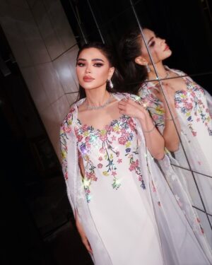 Noha Nabil Instagram - كل عام و إنتي بنتي و إختي و صديقتي و قطعة من روحي 
كل عام و إنتي ماخذة قلبي و ضي عيني 
الله يحفظج و يبلغني فيج و باخوانج 🌸
مجموعتنا الجديدة من #نهى_نبيل_بيوتي هديتي لدانة قلبي 
تلاقونها حصريا على موقعنا 
@nohanabilbeauty
