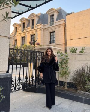 Noha Nabil Instagram - Black or white ?
#نهى_نبيل 
#birkin20
#birkinfaubourg