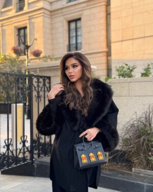 Noha Nabil Instagram - Black or white ?
#نهى_نبيل 
#birkin20
#birkinfaubourg