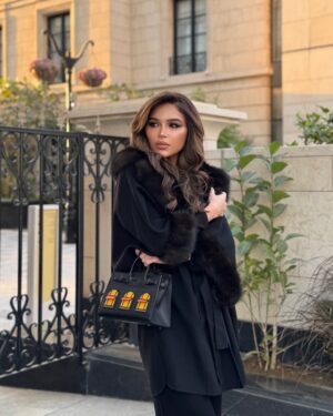 Noha Nabil Instagram - Black or white ?
#نهى_نبيل 
#birkin20
#birkinfaubourg