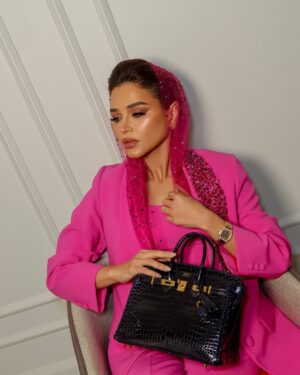 Noha Nabil Instagram - وش أحلى من لون الورد الطائفي لحضور ليلة عطرية بامتياز ؟🌸

A whole new level of Elegance @darnoor 🌸