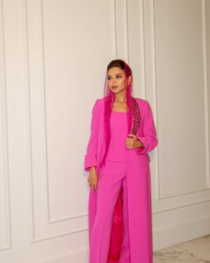Noha Nabil Instagram - وش أحلى من لون الورد الطائفي لحضور ليلة عطرية بامتياز ؟🌸

A whole new level of Elegance @darnoor 🌸