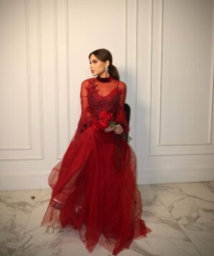Noha Nabil Instagram - December is the time for remembering the past and reaching toward the future 🌹