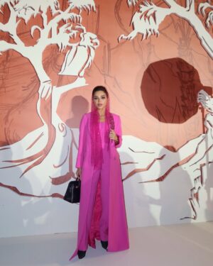 Noha Nabil Instagram - وش أحلى من لون الورد الطائفي لحضور ليلة عطرية بامتياز ؟🌸

A whole new level of Elegance @darnoor 🌸