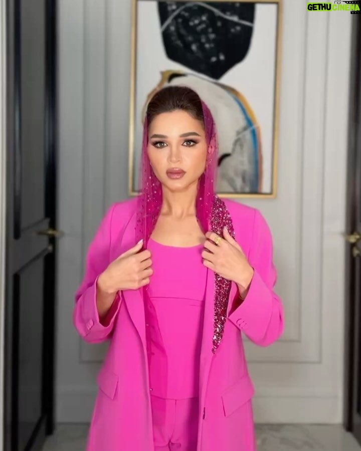 Noha Nabil - 56.9K Likes - وش أحلى من لون الورد الطائفي لحضور ليلة عطرية بامتياز ؟🌸
A whole new level of Elegance @darnoor 🌸