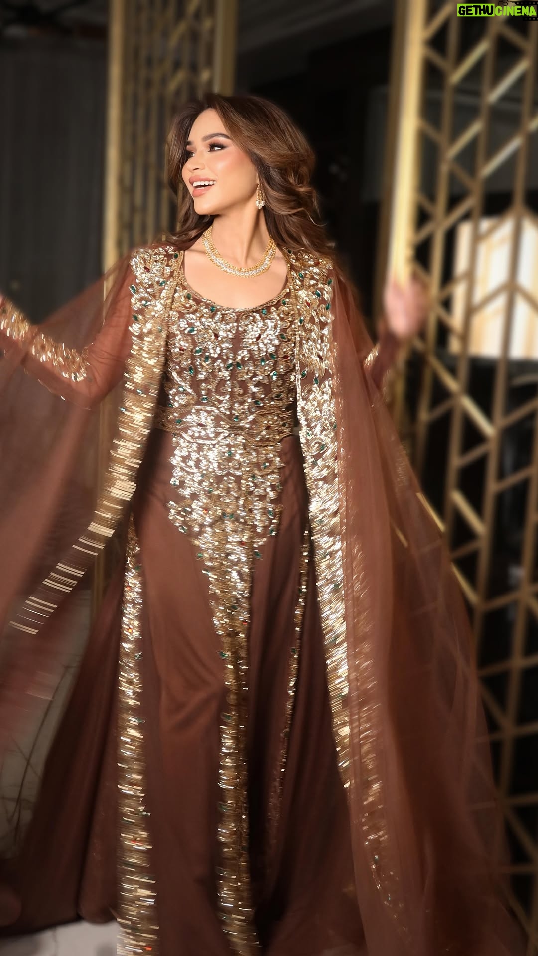 Noha Nabil - 66.1K Likes - عن جمال الثوب الإماراتي نتحدث 🤎
لوك الحلقة السادسة من البرنامج الشعري الضخم
#شاعر_الراية كل ثلاثاء على قناة السعودية الأولى و منصة شاهد .
الثوب الفخم @garami_signature
المجوهرات @alromaizanuae
مكياج @makeupartist.areej
شعر @elma.arab1