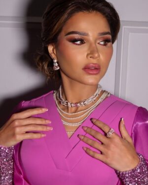 Noha Nabil Instagram - لوك الحلقة الخامسة من البرنامج الشعري الأضخم #شاعر_الراية 
كل ثلاثاء الساعة ١٠ م على قناة السعودية الأولى و منصة شاهد 💕

Dress : @nourfathallah 
Jewelry: @bluediamond.qa 
Makeup : @makeupartist.areej 
Hair : @elma.arab1 
Photography : @emtithal_almaktoum2
